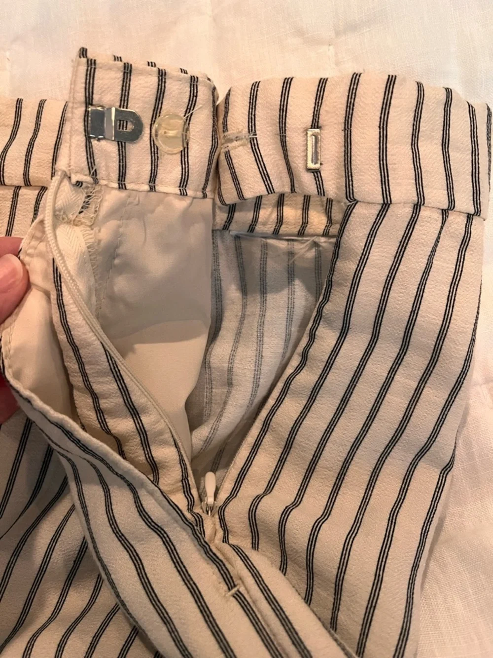 H&M Pinstripe Wide Leg Pants Flowy Pockets Side Zip LW Summer Perfect Career